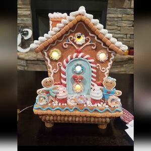 Pastel Cupcake and Gingerbread Man House-NWT